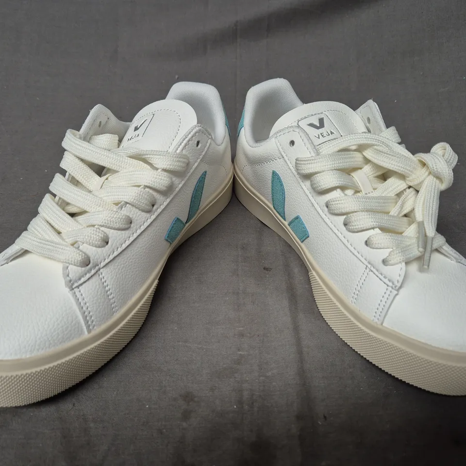 BOXED PAIR OF VEJA SHOES IN WHITE/GREEN UK SIZE 5