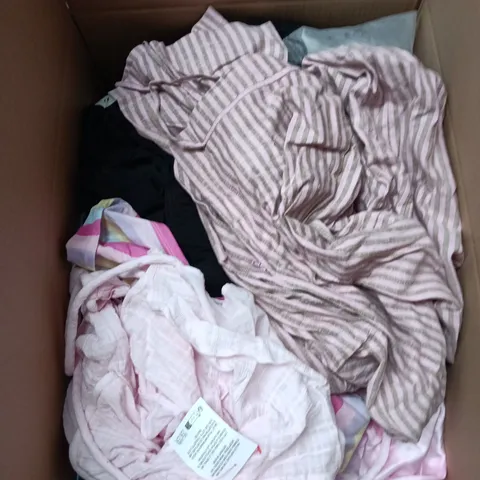 BOX OF APPROXIMATELY 25 ASSORTED CLOTHING ITEMS IN VARIOUS STYLES , COLOURS AND SIZES