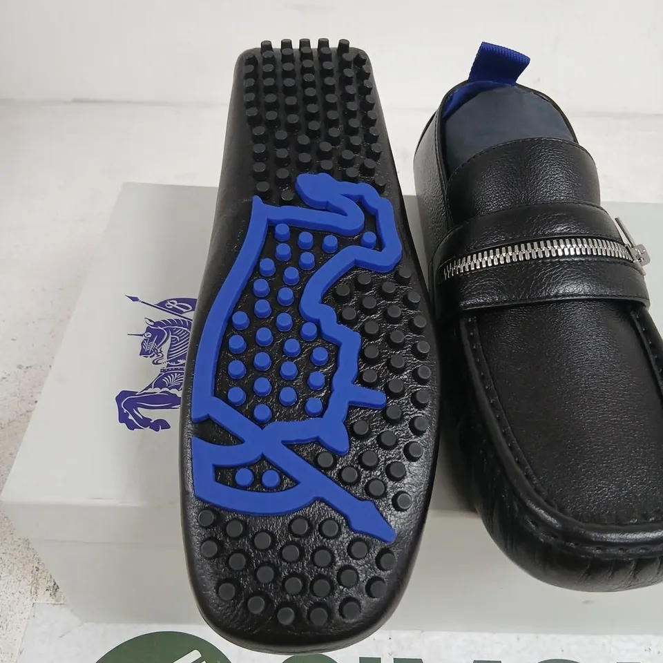 BURBERRY LEATHER SHOE ON RUBBER SOLE – BLACK, UK 8 (EU 42)