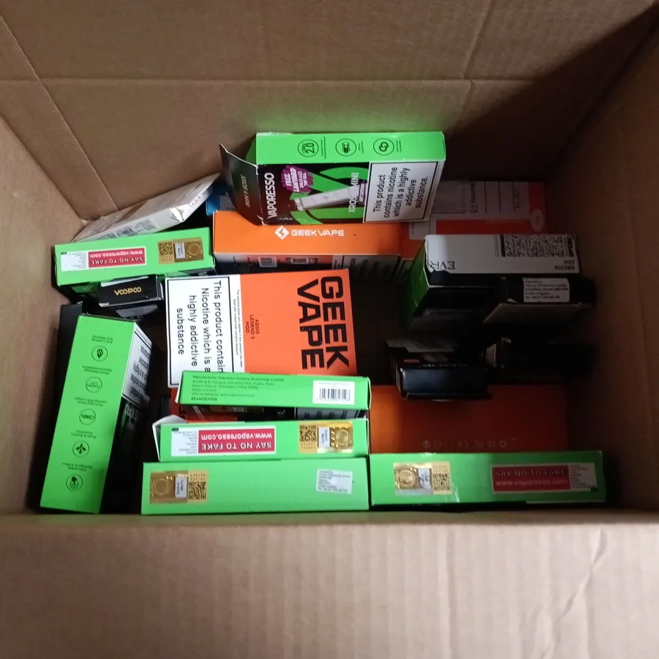 LOT OF APPROXIMATELY 30 ASSORTED VAPING ITEMS TO INCLUDE VAPORESSO, GEEKVAPE AND SMOK