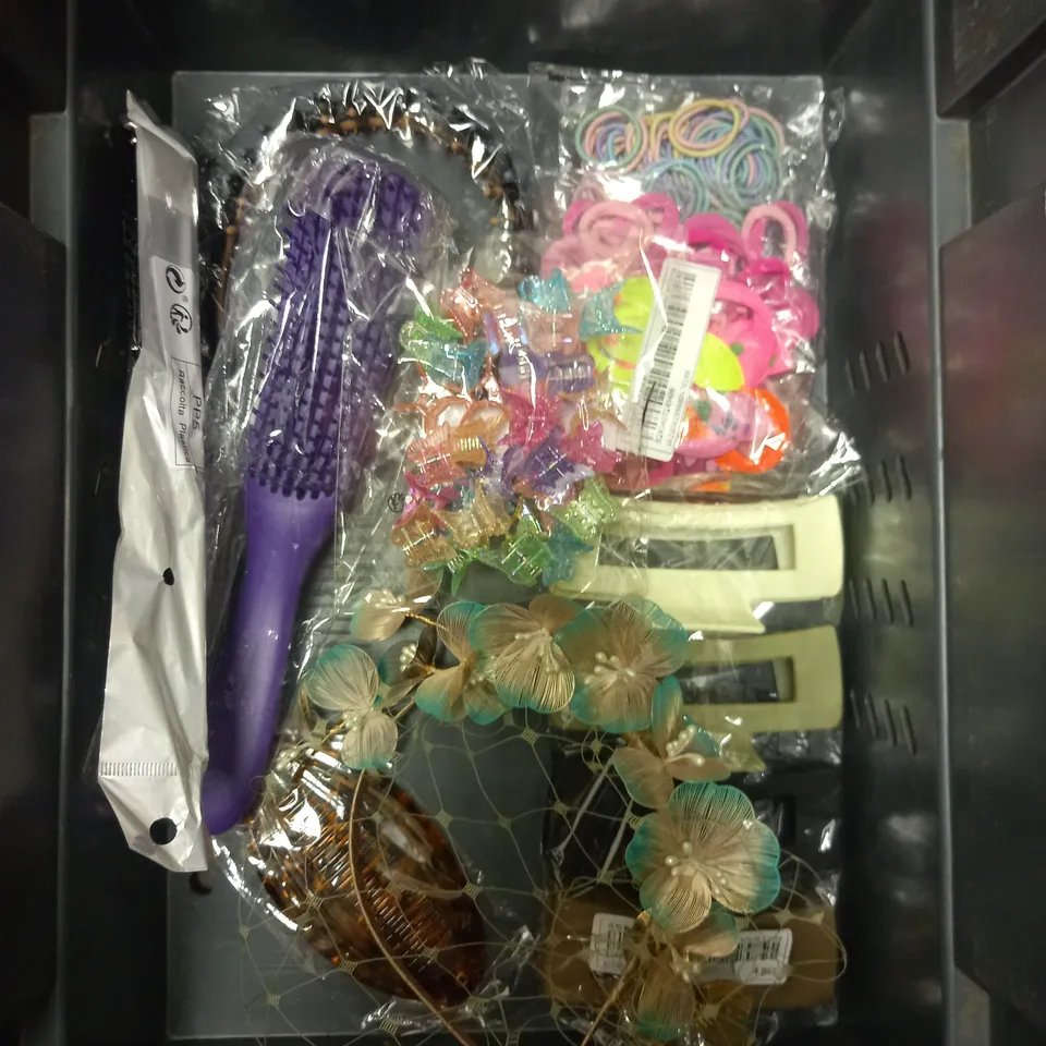 LOT OF APPROX. 12 HAIR CARE ACCESSORIES TO INCLUDE HAIR BANDS, CLIPS AND BOBBLES