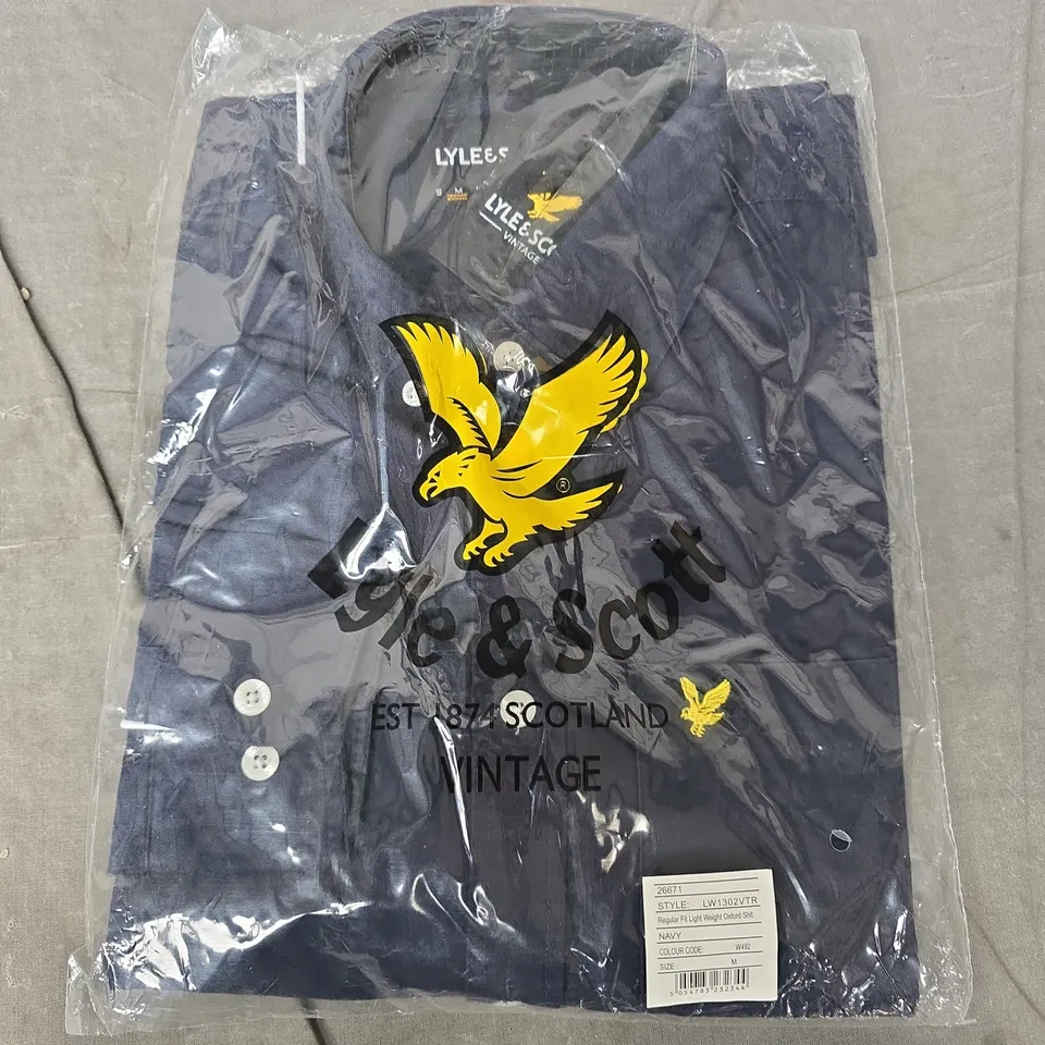 BAGGED LYLE & SCOTT REGULAR LIGHT WEIGHT OXFORD SHIRT IN NAVY - MEDIUM