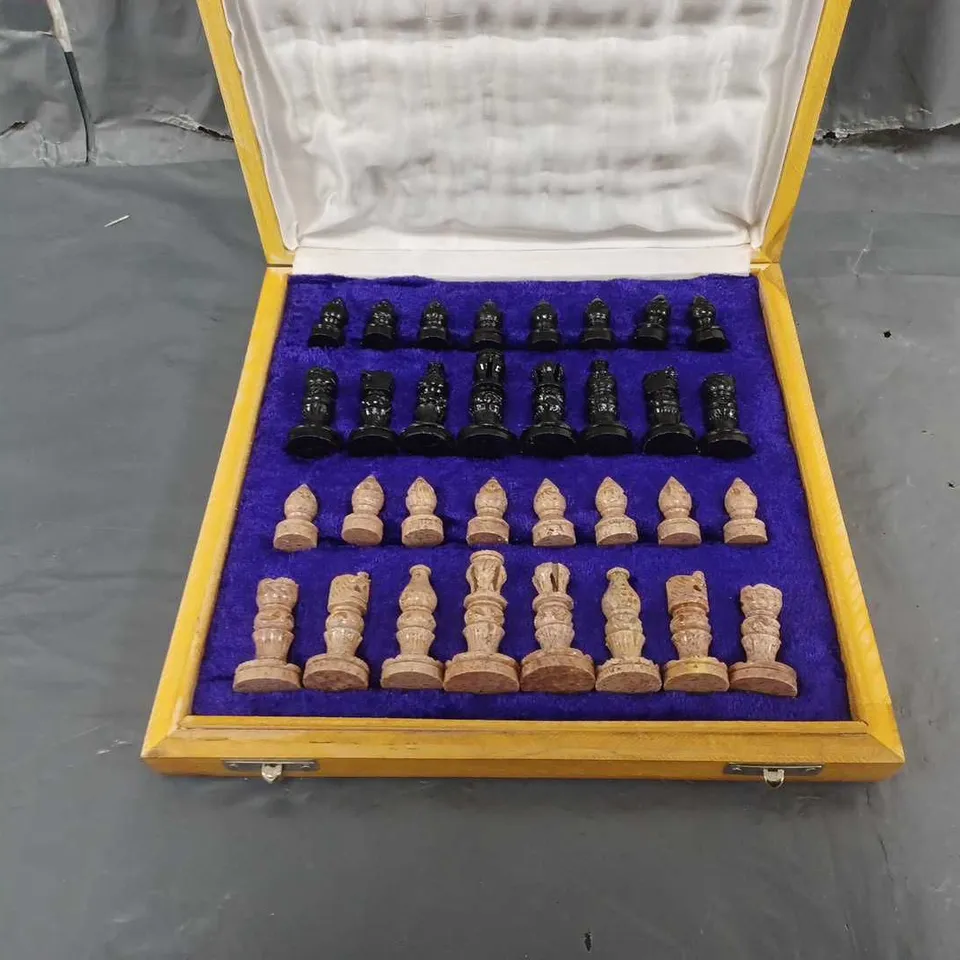 COMPLETE CHESS BOARD 