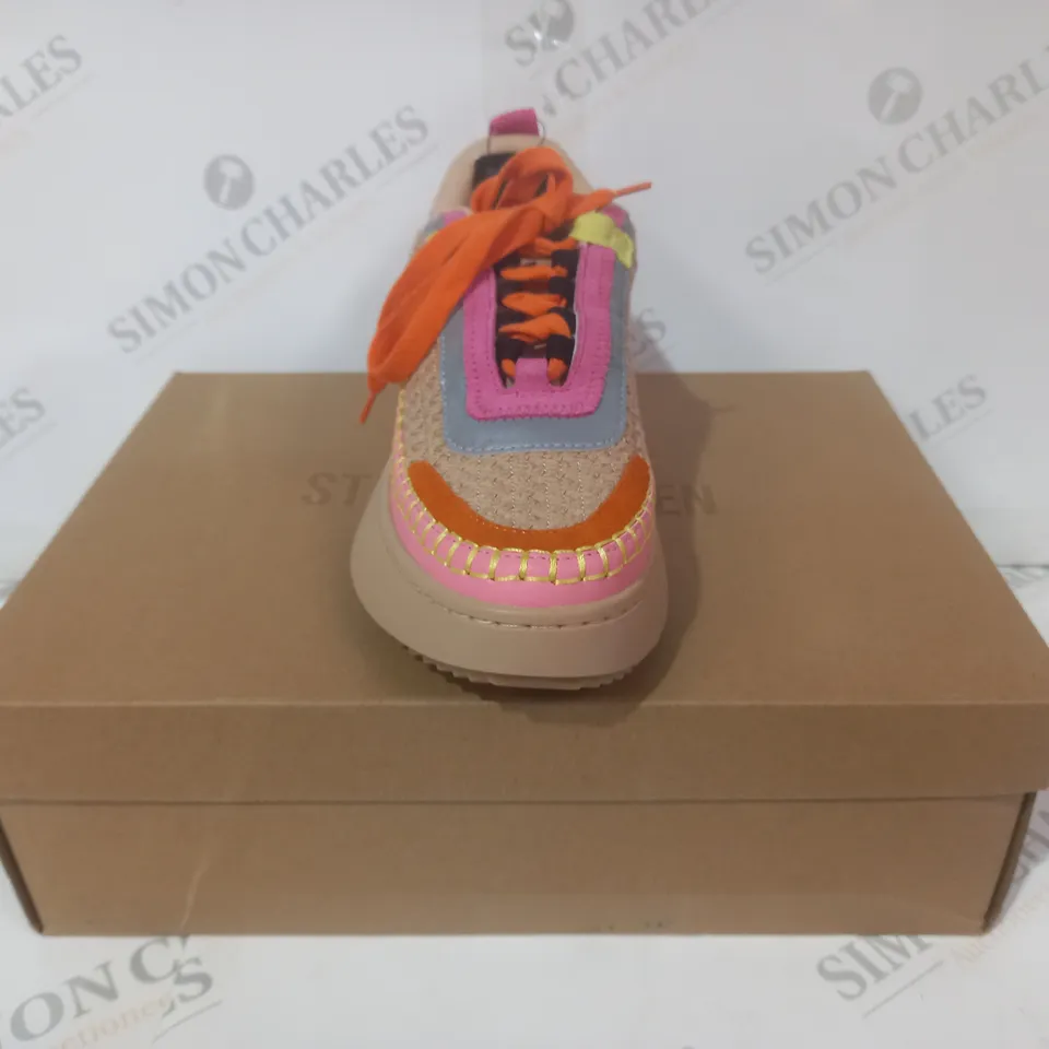 BOXED PAIR OF STEVE MADDEN TRAINERS IN TAN/MULTICOLOUR UK SIZE 4
