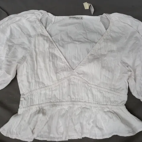 ABERCROMBIE & FITCH PLUNGE NECK PUFF SLEEVE TOP IN WHITE SIZE XL