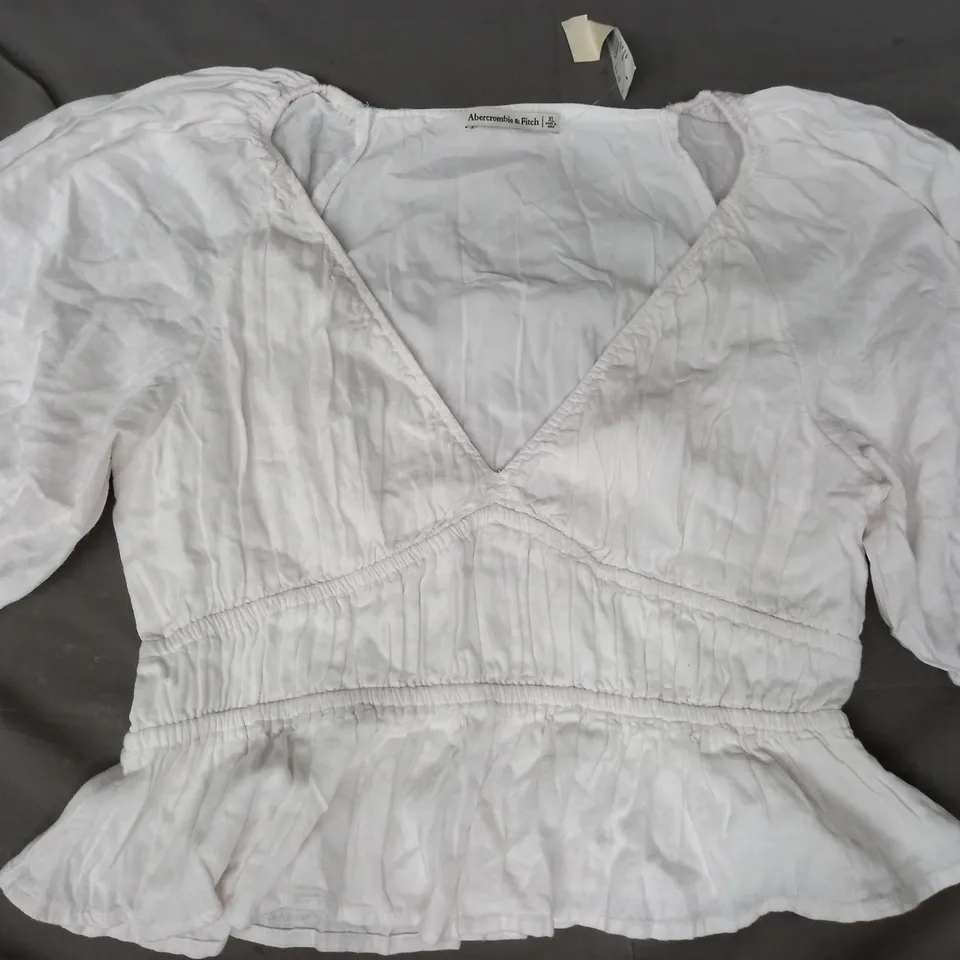 ABERCROMBIE & FITCH PLUNGE NECK PUFF SLEEVE TOP IN WHITE SIZE XL
