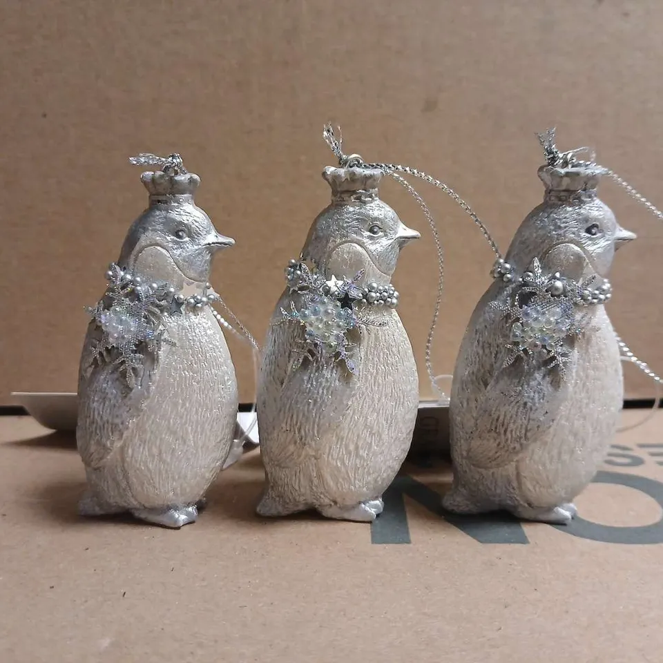 BOX OF APPROXIMATELY 5 GISELA GRAHAM SILVER COLOUR RESIN PENGUIN CHRISTMAS TREE DECORATIONS