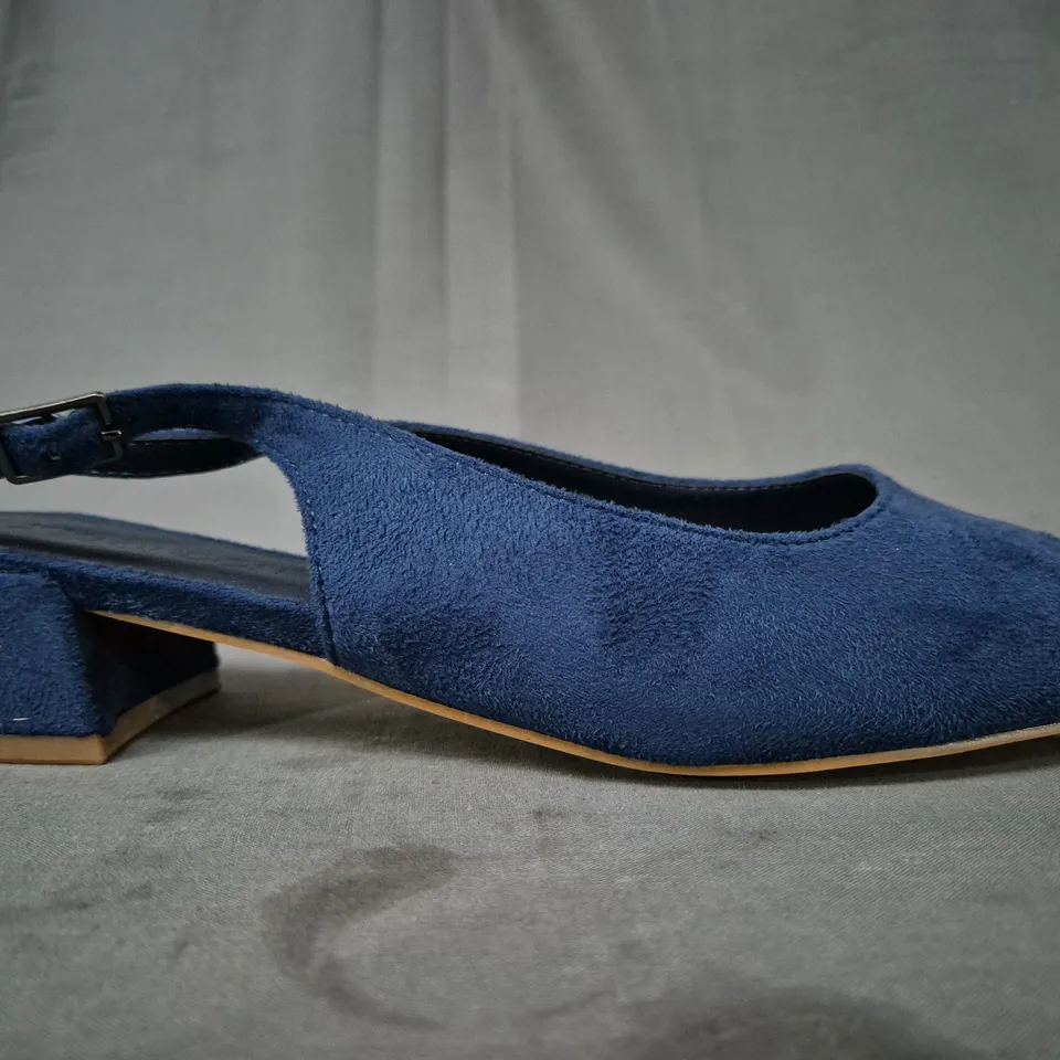 BOXED PAIR OF XYLONDON FAUX SUEDE LOW HEEL SHOES IN NAVY UK SIZE 7