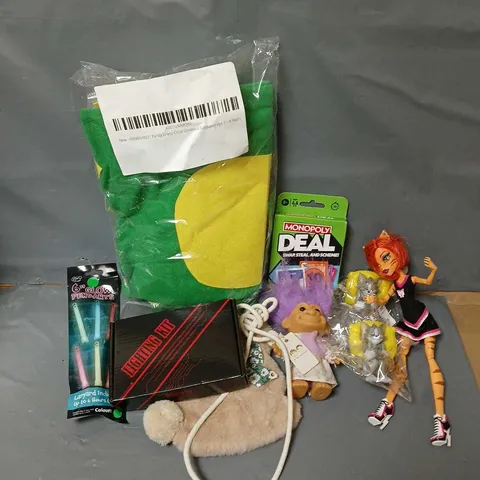 APPROXIMATELY 12 ASSORTED TOYS & GAMES TO INCLUDE MONOPOLY DEAL, CHILDRENS DINOSAUR COSTUME, DOLLS, ETC