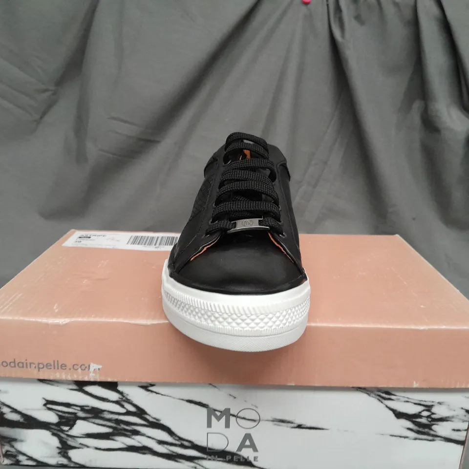 BOXED PAIR OF MODA IN PELLE ASTRIPE BLACK  LEATHER TRAINERS - SIZE 39