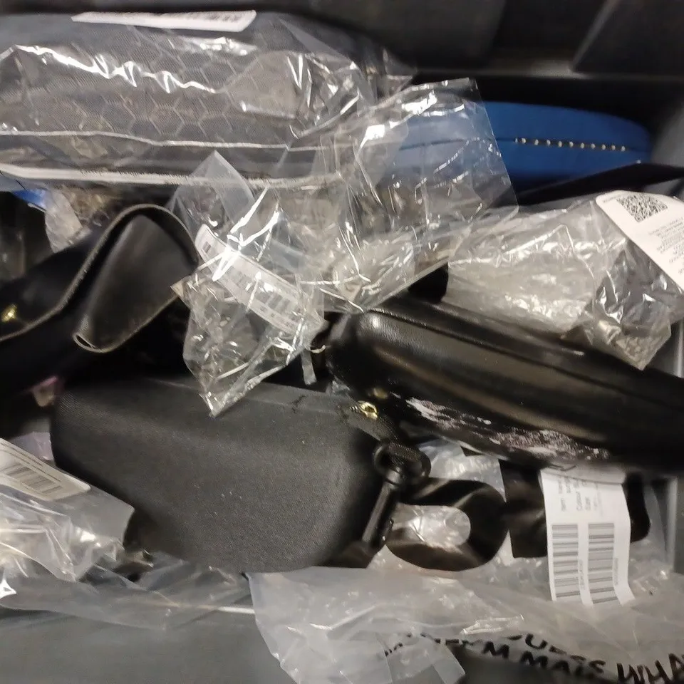 BOX OF APPROX 10 ASSORTED ITEMS TO INCLUDE - GUCCI SUNGLASSES CASE - NOVELTY GLASSES - STELLA MCCARTNE BLUE LIGHT GLASSES ECT