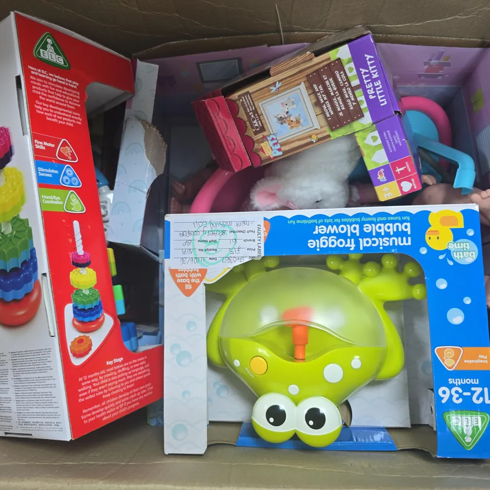 APPROXIMATELY 12 ASSORTED TOYS & GAMES PRODUCTS TO INCLUDE RAINBOW SPINNER, LIGHT UP BUBBLE BLASTERS, MUSICAL FROGGIE BUBBLE BLOWER, ETC