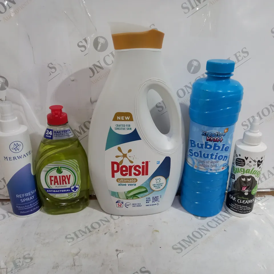 BOX OF APPROXIMATELY 7 ASSORTED ITEMS TO INCLUDE - PERSIL ULTIMATE - FAIRY LIQUID - BUBBLE SOLUTION - COLLECTION ONLY