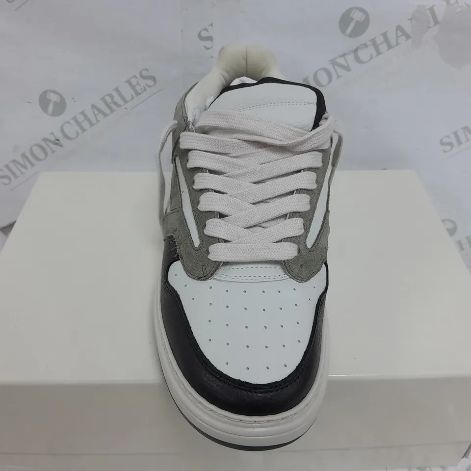 BOXED PAIR OF REPRESENT REPTOR LOW KHAKI/WHITE/BLACK -  SIZE 43