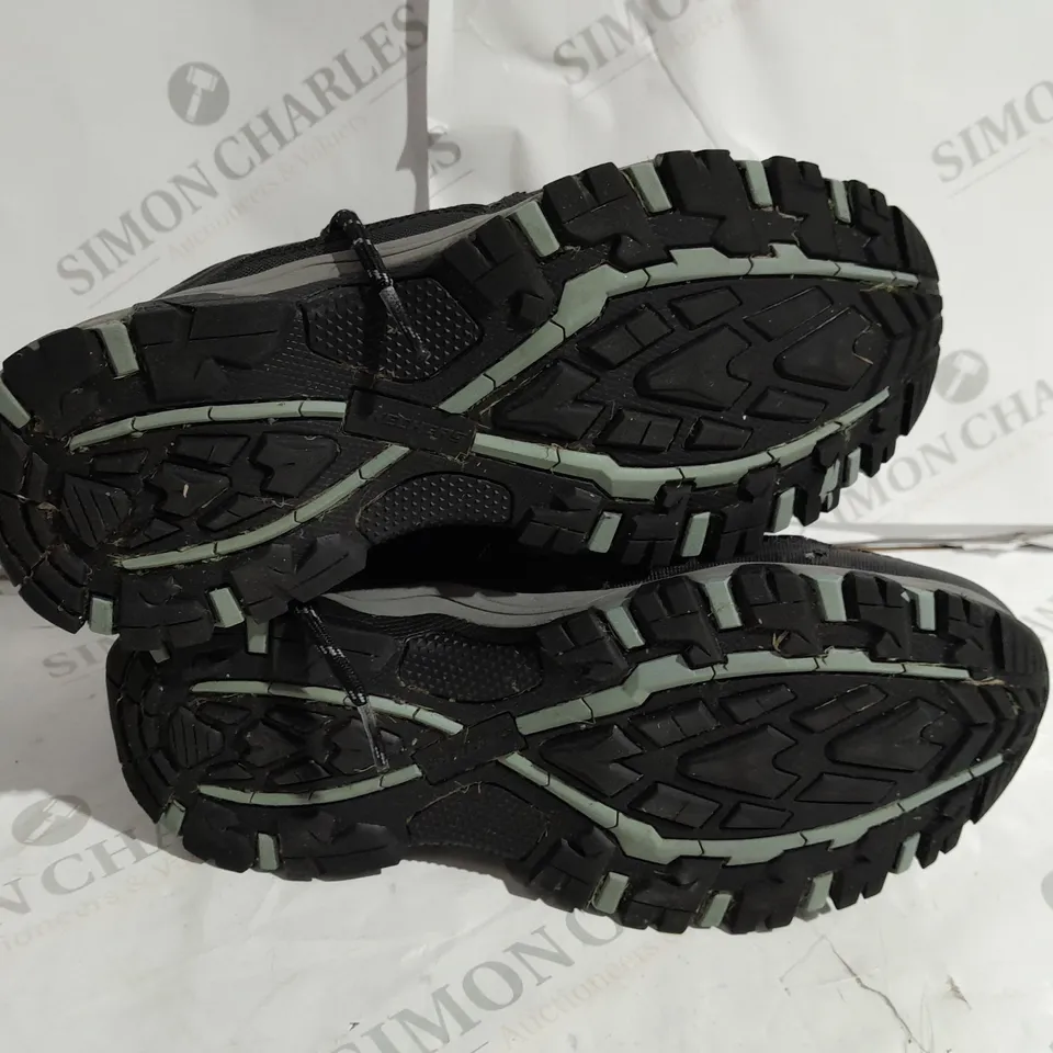 PAIR OF SKECHERS HIKING BOOTS CHARCOAL SIZE 5 1/2