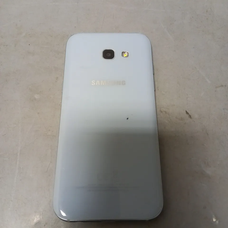 SAMSUNG GALAXY A5 MOBILE PHONE IN LIGHT BLUE 