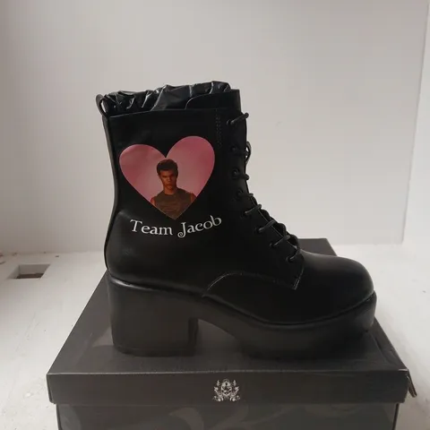 KOI TEAM JACOB MILITARY BOOTS – BLACK PLATFORM BOOTS, UK 5 (BOXED)