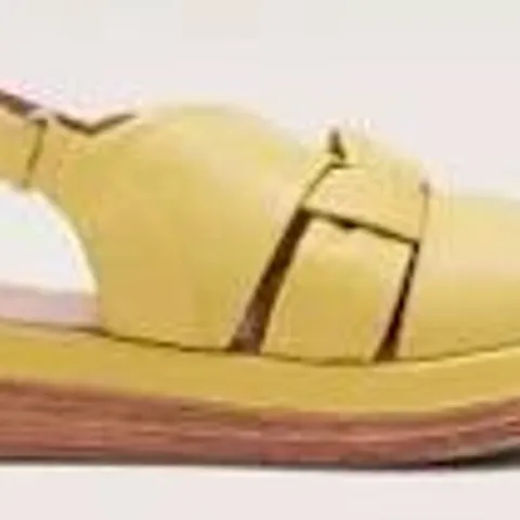 BOXED PAIR OF ADESSO LEATHER OPEN TOE SANDALS - SIZE 39