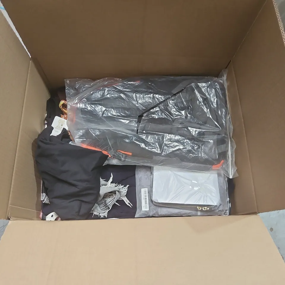 LARGE QUANTITY OF ASSORTED CLOTHING ITEMS TO INCLUDE BERSHKA, MAIA AND CIDER