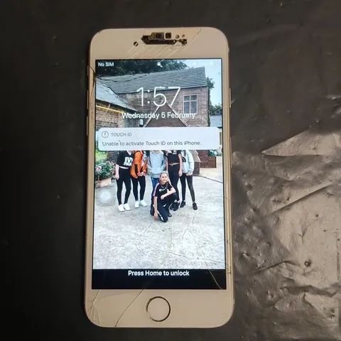 APPLE IPHONE 7 4.7-INCH - SILVER (CRACKED FRONT SCREEN)