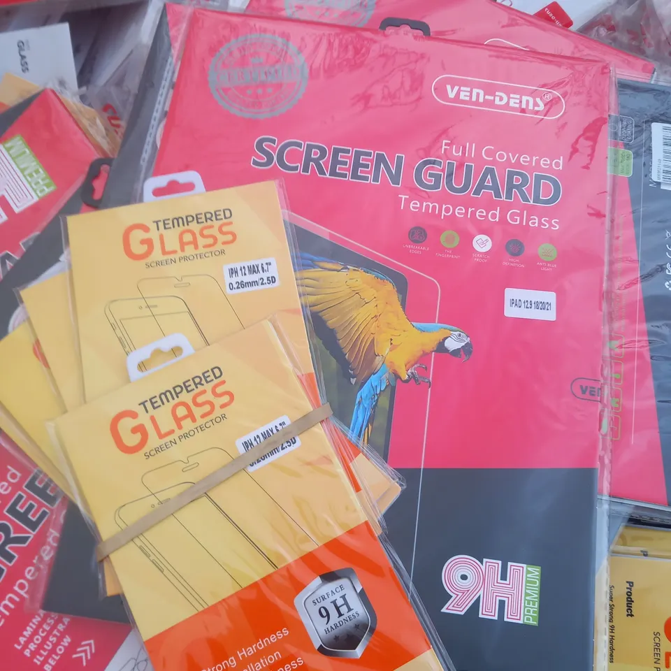 LARGE PALLET OF  ASSORTED SCREEN PROTECTORS TO INCLUDE: VEN DENS AND TECH21