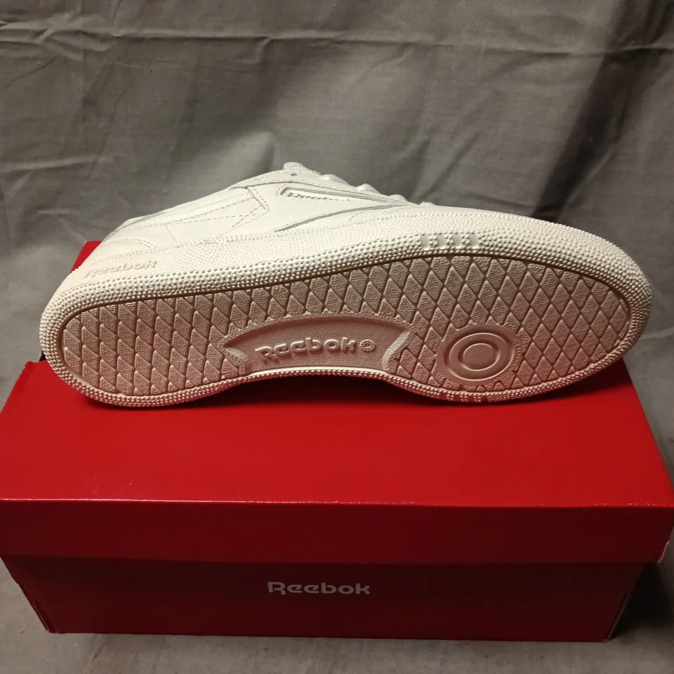 REEBOK CLASSIC LEATHER TRAINERS – WHITE SIZE 4.5 BOXED