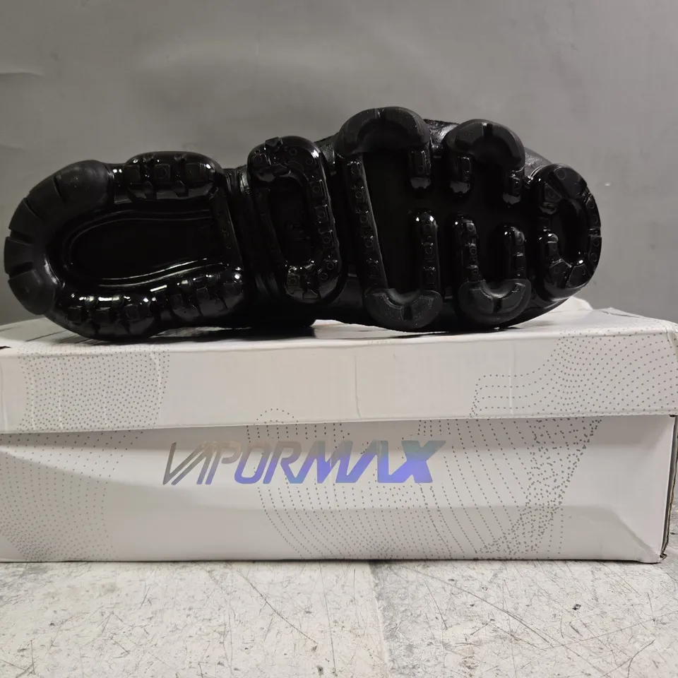 BOXED PAIR OF NIKE AIR VAPORMAX 2019 SHOES IN BLACK SIZE UK 8