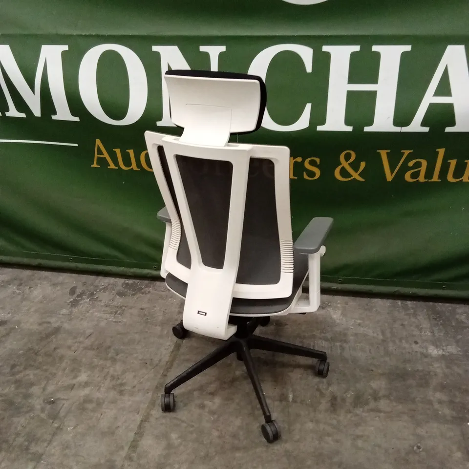 MESH OFFICE CHAIR WITH HEADREST - GREY/WHITE