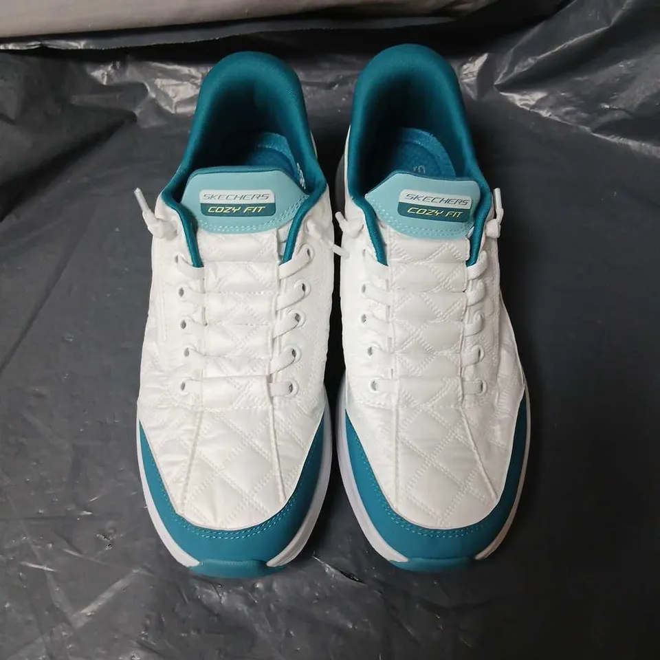 SKECHERS COZY FIT HANDS FREE TRAINERS – WHITE/TEAL, US 8 (UK 5)