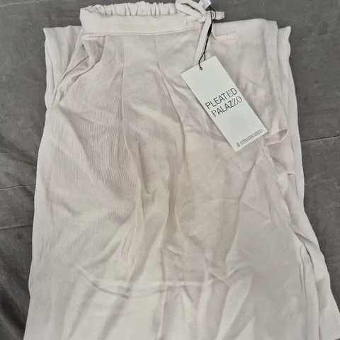STRADIVARIUS PLEATED PALAZZO TROUSERS IN CREAM SIZE XS