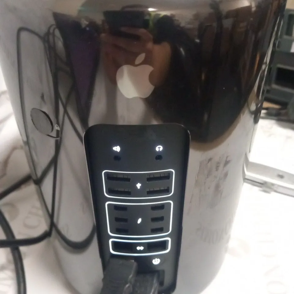 APPLE MAC PRO 6.1 A1481 DESKTOP COMPUTER