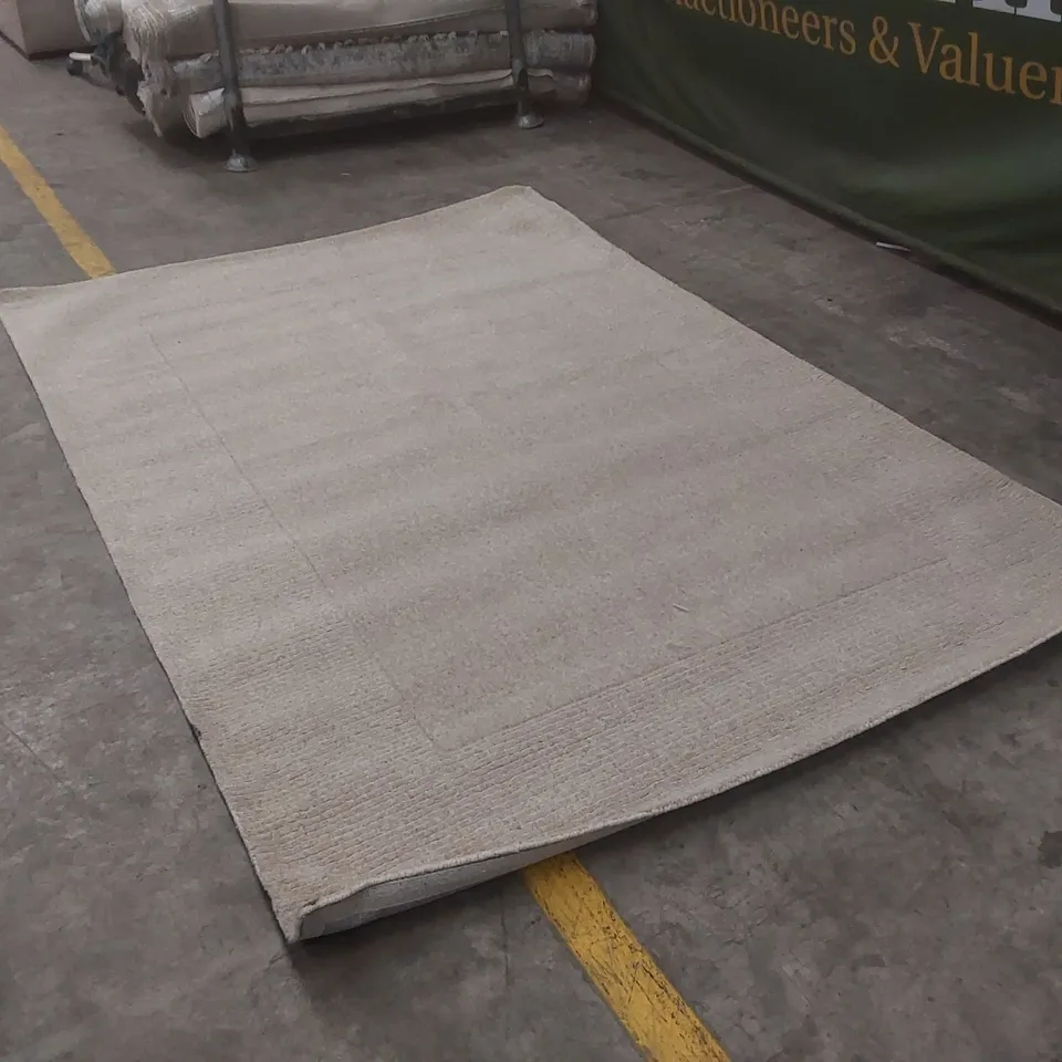 QUALITY DESIGNER AREA RUG - APPROXIMATELY 290 x 200cm