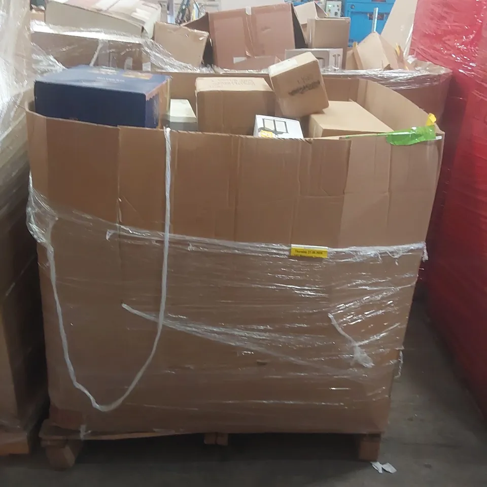 PALLET CONTAINING A VERY LARGE QUANTITY OF ASSORTED DESIGNER LIGHTING PRODUCTS TO INCLUDE: TABLE LAMPS, CEILING LIGHTS, WALL LANTERN ECT