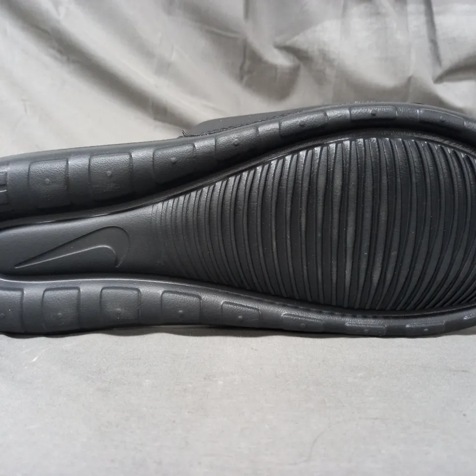 BOXED PAIR OF NIKE VICTORI ONE SLIDERS IN BLACK UK SIZE 12
