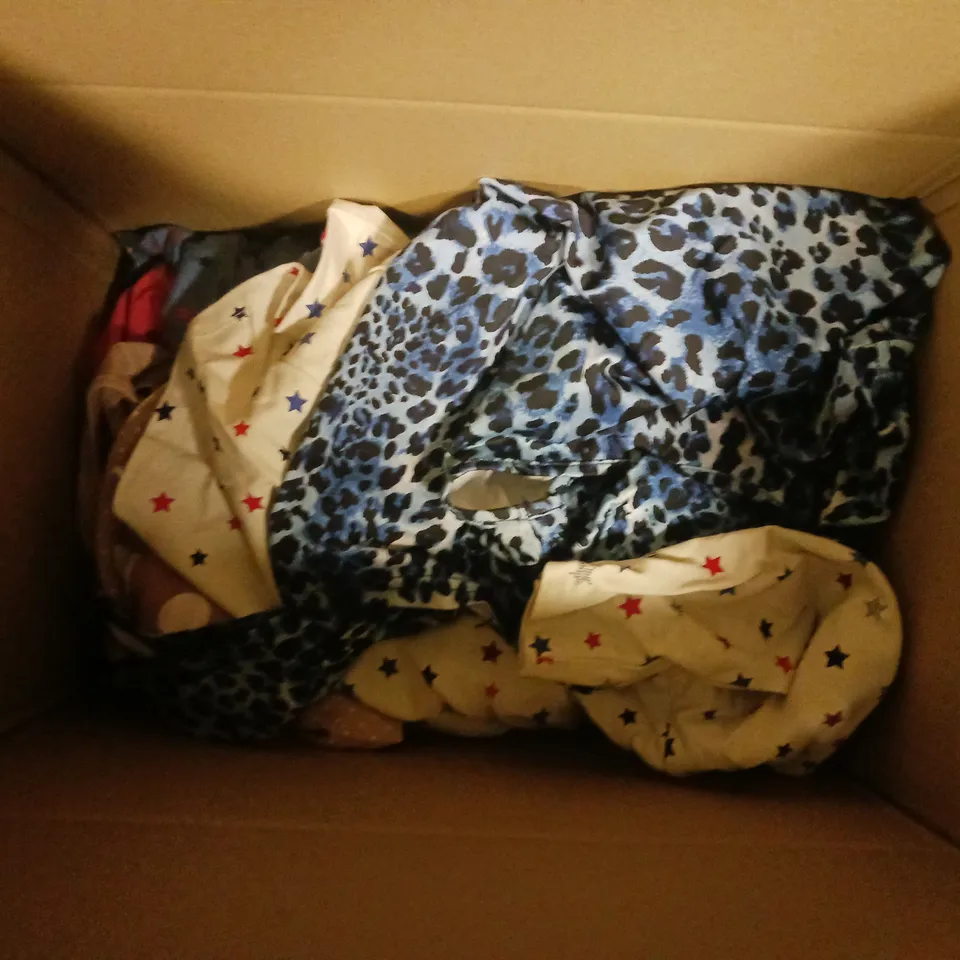 10 ASSORTED CLOTHING ITEMS TO INCLUDE TOPS, DRESSES IN VARIOUS SIZES AND COLOURS