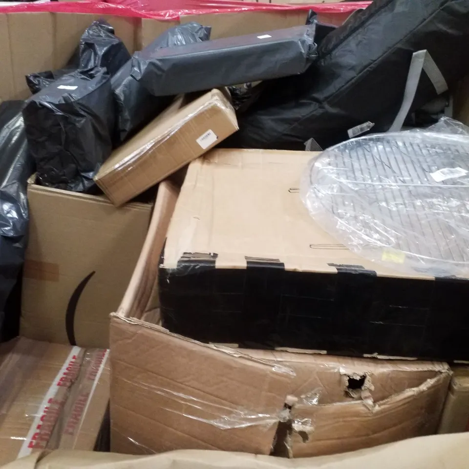 PALLET CONTAINING ASSORTED PRODUCTS INCLUDING RETRACTABLE BARRIER, GARDEN KNEELED, ALUMINIUM LADDER & BIRD SCARER KITE