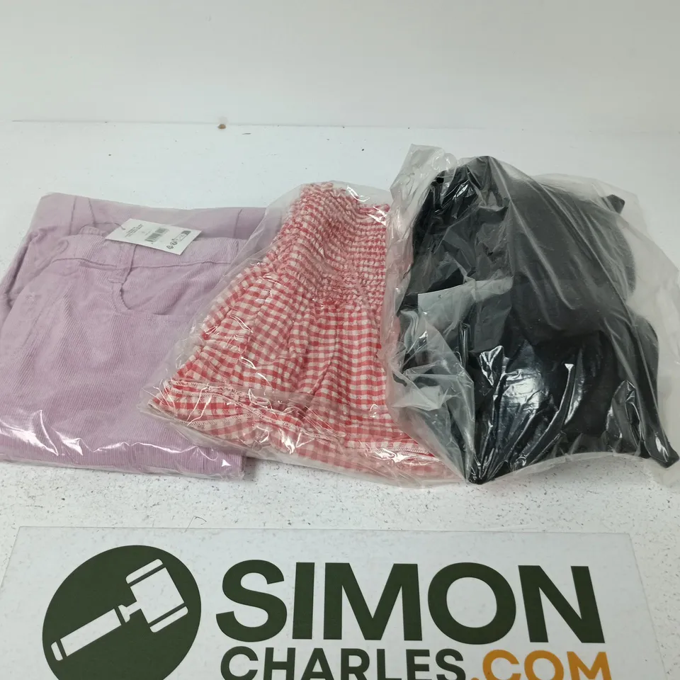 APPROXIMATELY 10 ASSORTED CLOTHING ITEMS IN VARIOUS SIZES, COLOURS & STYLES TO INCLUDE BARBELL LEG PANTS , TUBE TOPS , PUSH UP T-SHIRT BRA