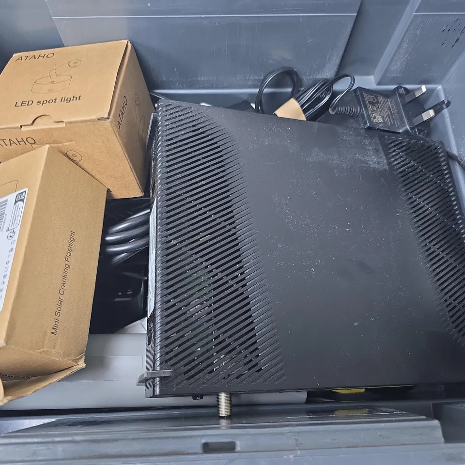 APPROXIMATELY 8 ASSORTED HOUSEHOLD ITEMS TO INCLUDE LED SPOT LIGHT, AKAKE ETHERNET CABLE, FLASHLIGHTS, ETC