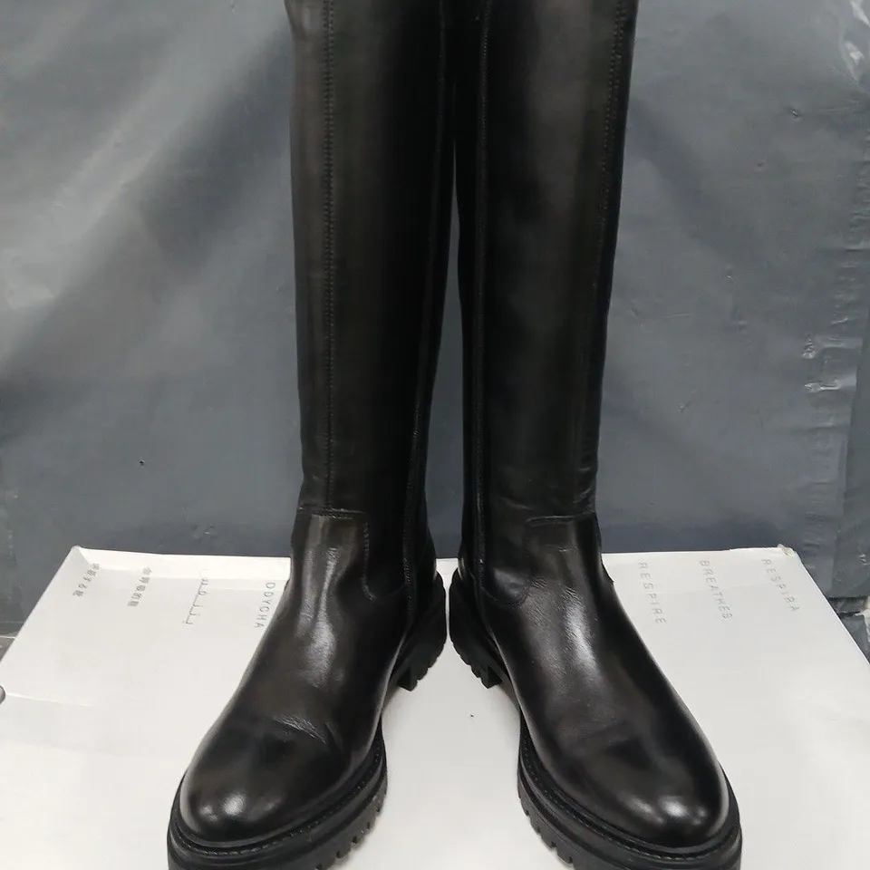 BOXED PAIR OF GEOX IRIDEA BOOTS IN BLACK - 7