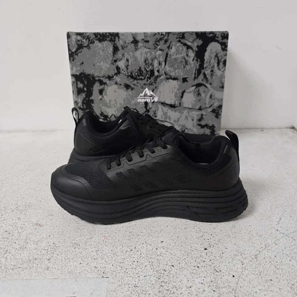 UK 7.5 ALL-BLACK TRAINERS (US 9.5) – BOXED