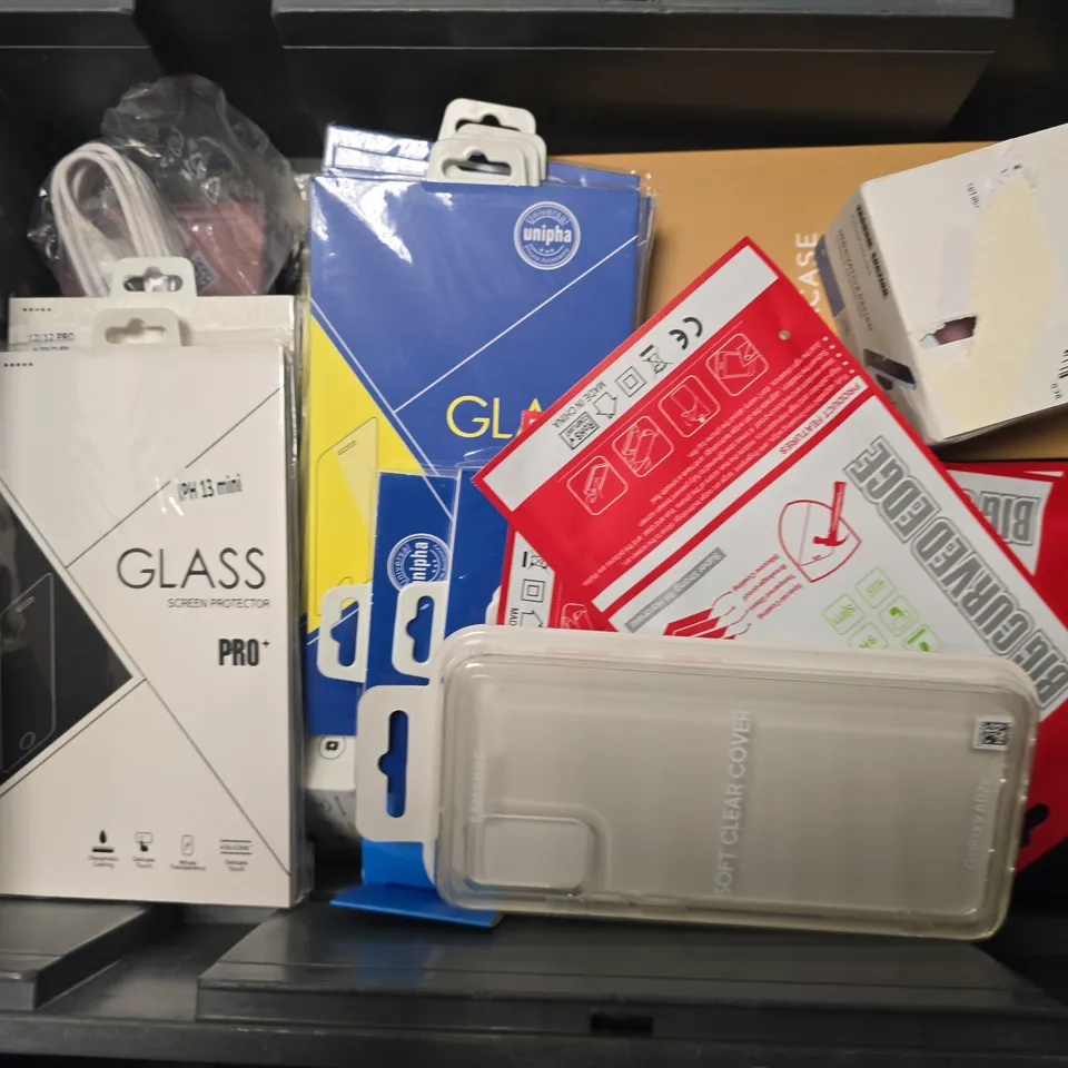 APPROXIMATELY 15 ASSORTED ITEMS TO INCLUDE - SAMSUNG GALAXY S24 FE GRIP CASE , PHONE CASES , GLASS SCREEN PROTECTOR ETC