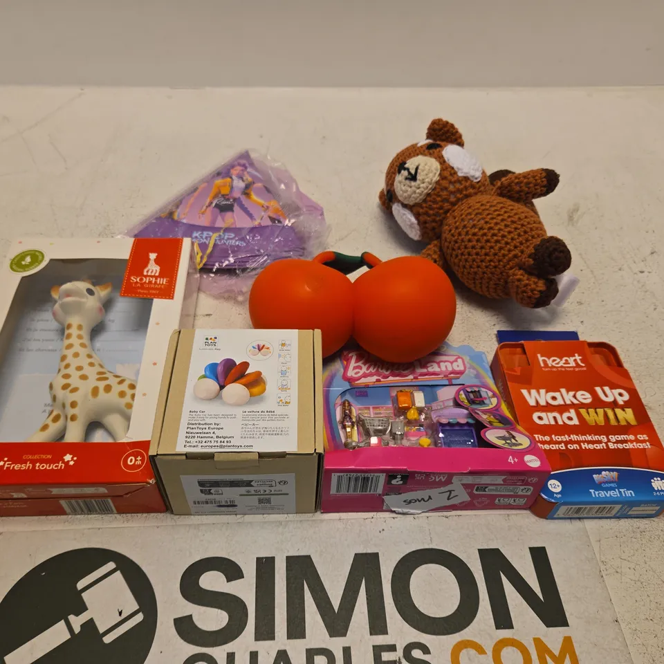 LARGE QUANTITY OF TOYS AND ACCESSORIES TO INCLUDE; K POP DEMON HUNTERS PARTY HATS, HEART WAKE UP AND WIN, MINI BARBIE LAND, SOPHIE LA GIRAFFE, BABY CAR AND SOFT TOY