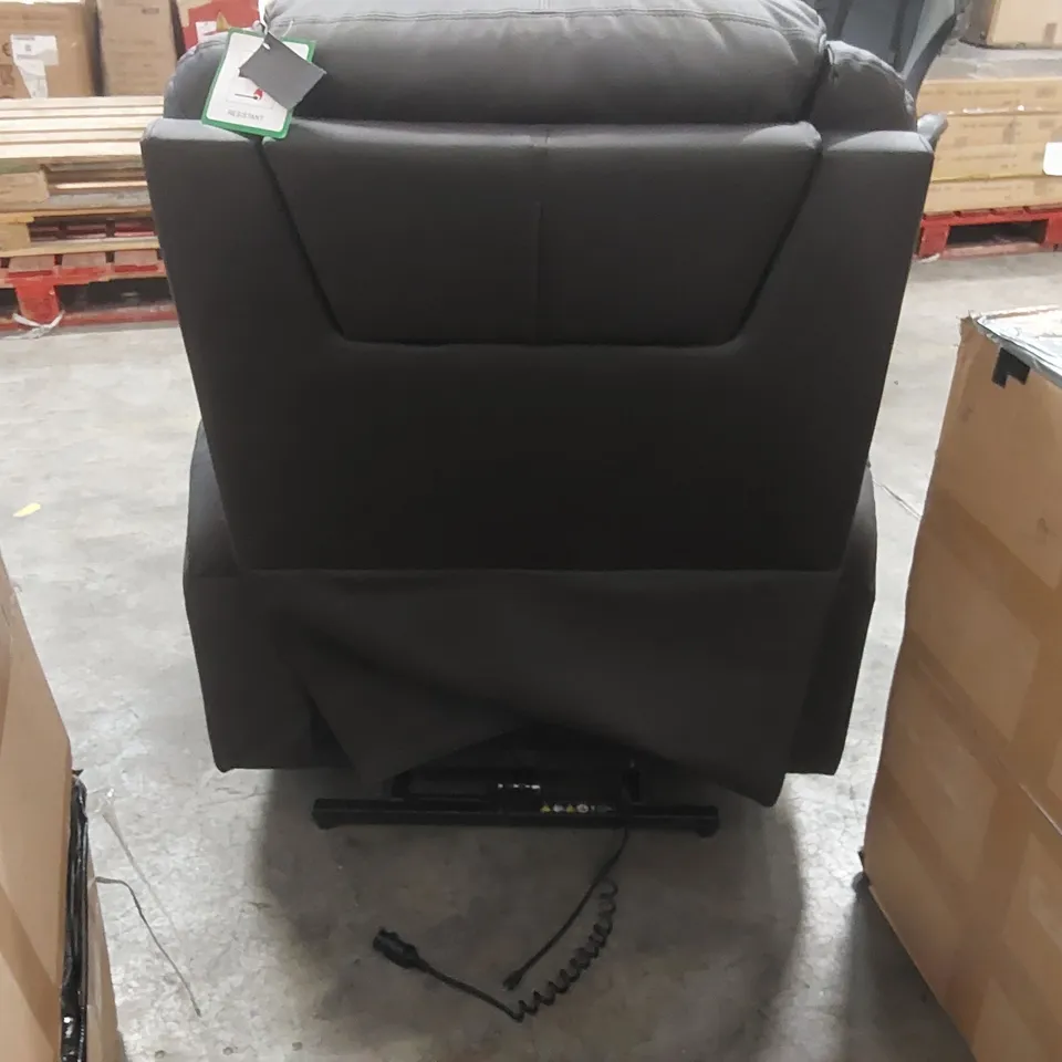 QUALITY DESIGNER FAUX LEATHER ARMCHAIR WITH CUPHOLDERS 