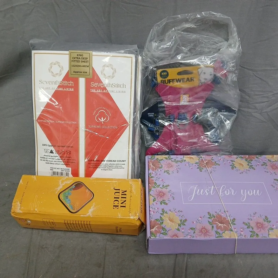 APPROXIMATELY 15 ASSORTED HOUSEHOLD PRODUCTS TO INCLUDE PORTABLE JUICER, RUFFWEAR XXS, KING EXTRA DEEP FITTED SHEET, ETC