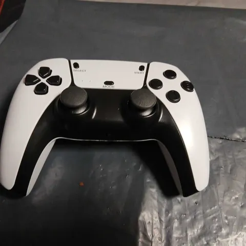 WHITE WIRELESS GAME CONTROLLER (PS-STYLE)