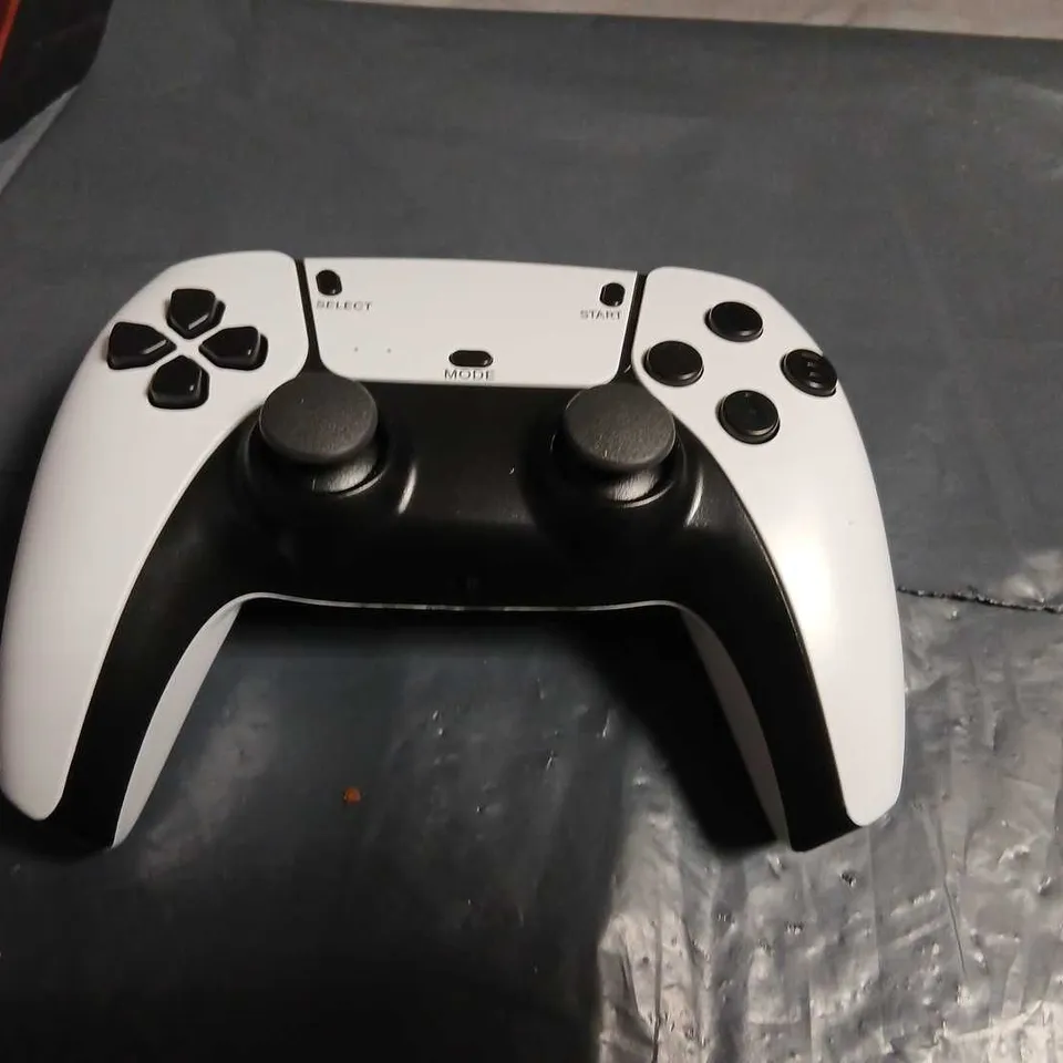 WHITE WIRELESS GAME CONTROLLER (PS-STYLE)