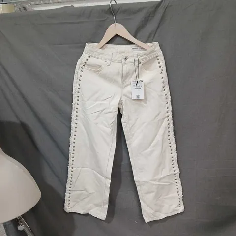BERSHKA WOMEN'S WHITE DENIM PANTS WITH EYELET SIDE TRIM, SIZE 32