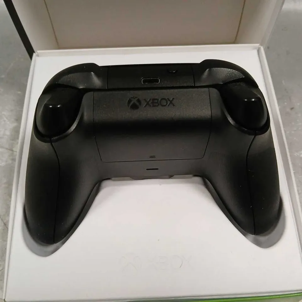 BOXED XBOX WIRELESS CONTROLLER