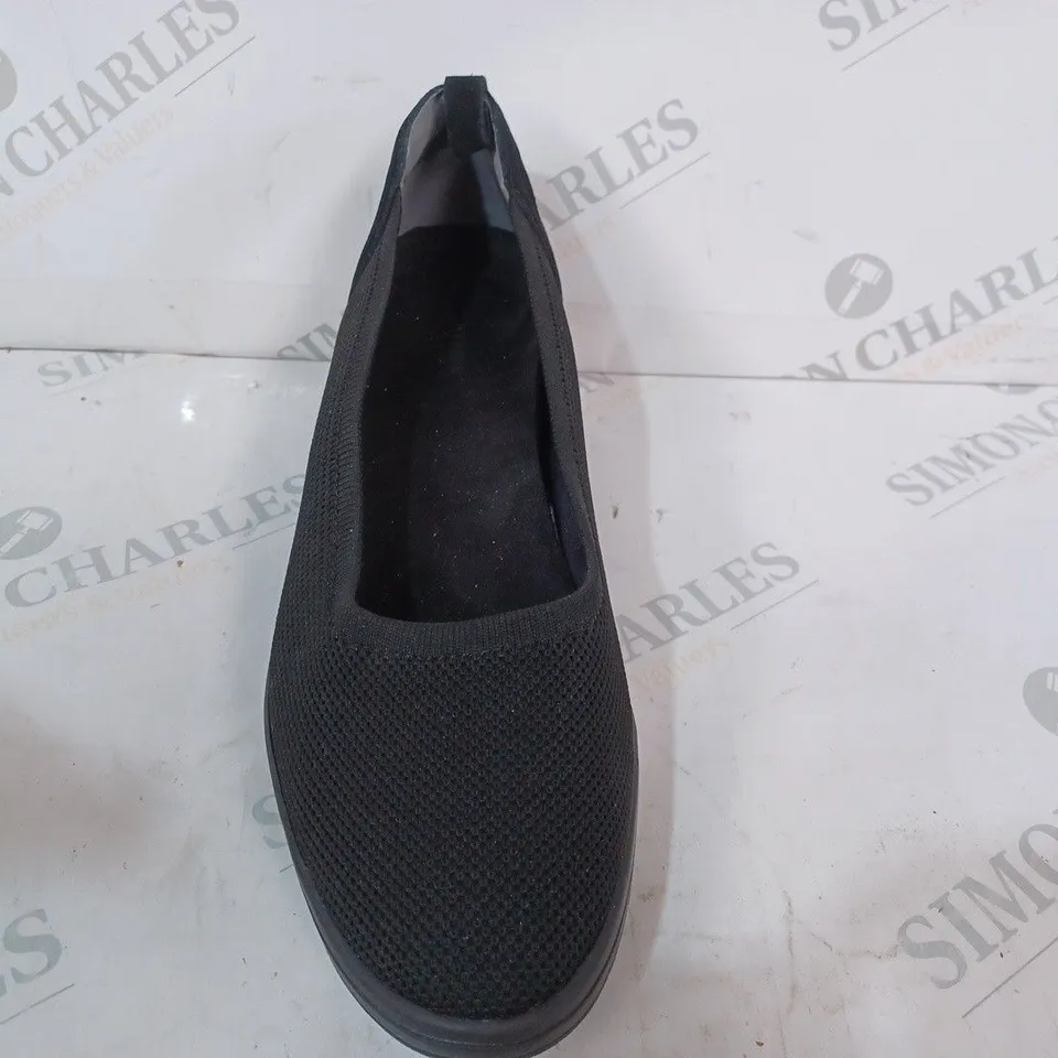 BOXED VIONIC JACEY SLIP-ON SHOES IN BLACK SIZE 8
