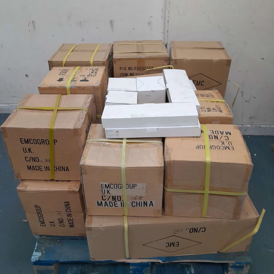 PALLET OF APPROX 50 ASSORTED EMCOLITE LIGHTS TO INCLUDE EMC102W, CDMT73 AND MRDM131 - COLLECTION ONLY